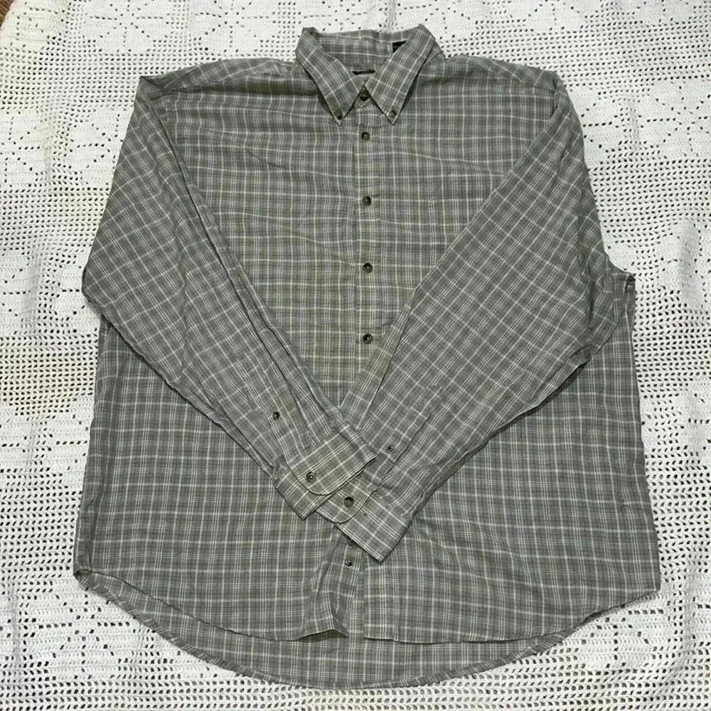 Puritan wrinkle resistant button down shirt size extra large.